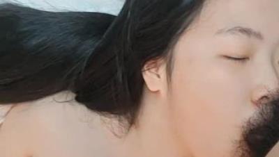 被调教的母狗婊妹，全程露脸乖巧听话口交大鸡巴，无毛白虎逼，让大哥无套插入，多体位爆草露脸叫的好骚刺激