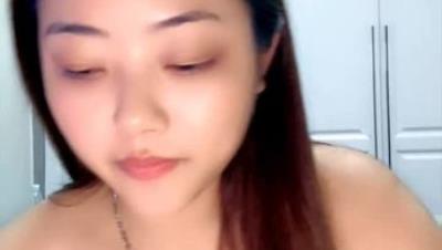 极品骚人妻深夜跟大哥啪啪，全程露脸69口交大鸡巴舔逼逼，妩媚又风骚无套爆草，射了一肚皮，道具玩逼好骚