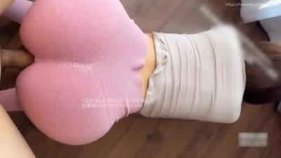 优雅气质尤物御姐女神 紧身瑜伽裤性感人妻 欲求不满偷情性爱，饱满隆起鲍鱼被大屌后入中出绝叫高潮！