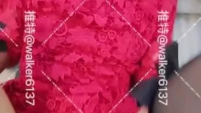 【狮子座】新人，32岁红衣良家少妇，完美露脸，雪白的屁股粉嫩的穴，操的受不了