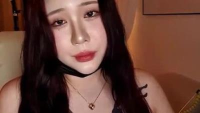 【胸奴狂喜】韩国顶级BBW豪乳女主播、天然高颜值奶后「wltn9818」露脸撩骚秀大奶，震撼眼球，极致享受③