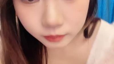 美术系女学生【女大猫猫在校】白虎，被废物男友玩了好久才搞一炮，上下皆粉，水多叫声大