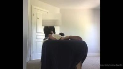 预约上门女按摩师自愿献身韩国大屌痞子「sinfuldeeds」OF私拍，二约丰满意大利已婚女技师，这次全射到她嘴里