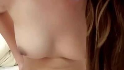 【19岁小女友】反差清纯学妹 白丝袜诱惑 抠逼道具深插自慰 包射