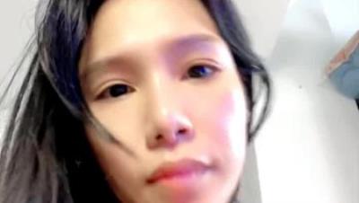 人妻荡妇露脸出镜，淫声荡语表情好骚，炮击抽插蹂躏骚穴，淫水多多好刺激，撅着屁股道具爆菊花，精彩又刺激