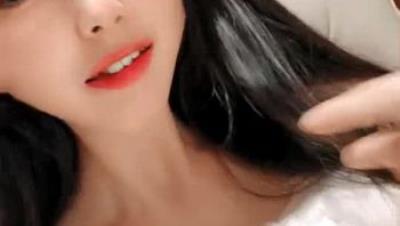 白丝高跟露脸校花女神小懒猫深夜激情，撩骚互动狼友脱光光，浴室揉奶玩逼自己抠到高潮喷水，淫声荡语不断