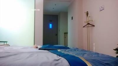 【李先生探花】，会所捡到了宝，来自湖南的极品小御姐，漂亮的脸蛋，粉嫩的穴，妩媚动人还会艳舞撩人