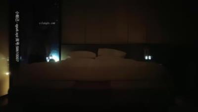 ️ 追梦人文轩转型走高端路线，看上去像混血1米73网红外围妹子，腰细胸大长腿极品身材，口硬抬起双腿猛操