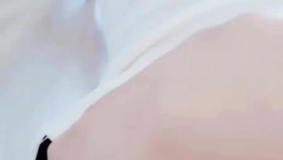 7月新品，巨乳无毛一线天A4腰，极品女神【小迷妹】定制长视频，大奶上写金主爸爸名字，自慰啪啪