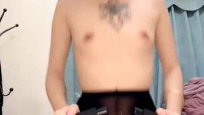 黑丝高跟露脸妩媚风情的乖乖宝贝跟小哥激情啪啪，激情性爱椅无套上位，被小哥各种体位蹂躏抽插，表情好骚啊