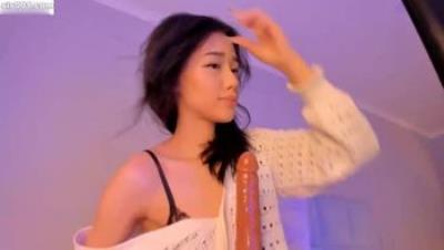 【stripchat】极品大尺度女主播「Aerri Lee」假鸡巴把小穴被玩到痉挛，打屁股的样子太骚了