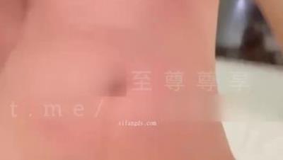 陕西暴力大神【383s】付费VIP福利，拿下多个学生妹，露脸，蜜桃臀少女呻吟，太刺激了！