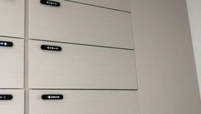 温泉酒店女宾换衣室真实偷拍，白花花的肉体一丝不挂，大奶大屁股美少妇脱光后还是无毛逼，瞬间上头