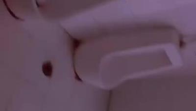 原创夫妻【TUwifeTUmi】人前露出露出性爱3P，胆子很大的小少妇，骚气逼人