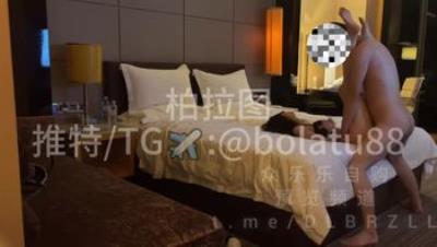 新晋约啪大神「柏拉图」破产转行卖原创约炮自拍，第六部，大学校花极品女神，约会第三次才拿下，口交技巧有点生涩，体重98斤抱操刚好