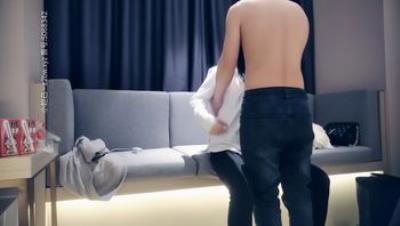 七天探花_大奶少妇快餐场，沙发近景啪啪