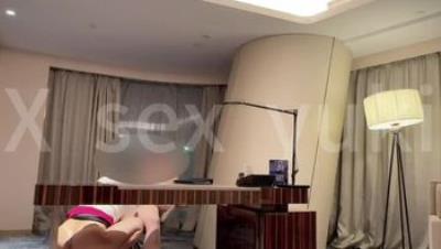 极品身材巨乳肥臀性瘾BBW母狗「Sexy_Yuki」“操死我的骚逼”高跟开档丝袜骚秘书在酒店行政套房里被老板潜规则