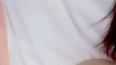 哥哥的骚母狗全程露脸激情大秀，性感情趣装无毛白虎逼，撩骚互动淫声荡语诱惑狼友，揉奶玩逼撅着屁股求草