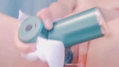 超级阿黑颜自慰狂魔【小怪兽】高强度道具双洞自慰，高潮大小便失禁屎尿喷涌，满嘴骚话不断，全程刺激直戳你的XP