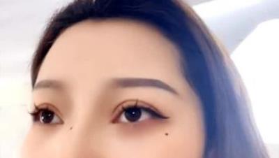 豹纹黑丝露脸风骚人妻的诱惑，被大哥抱在怀里爆草抽插，口交大鸡巴后入干小屁股，浪叫呻吟不止表情好骚刺激