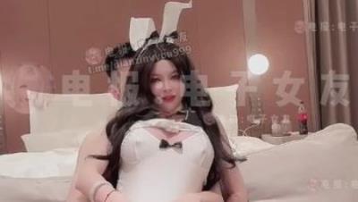 顶级性感尤物女神【lananlanan】单篇520福利，超级反差婊，前凸后翘露脸性爱