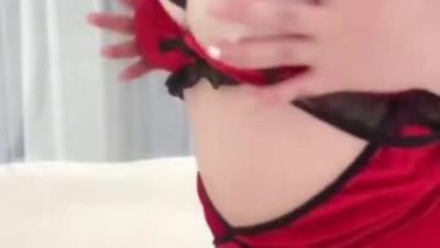 最新抖音泄密，48万粉木瓜巨乳女神【冷艳小姨】隐私福利，全裸一指禅自慰疯狂擦边