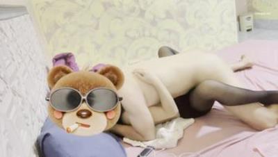 贵在真实，好菜让猪拱，无套内射像白纸一样清纯的露脸学生妹，无损原版4K超清