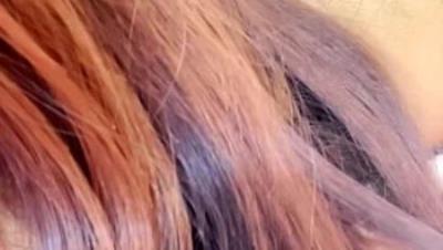 极品露脸姐妹花让好大哥玩双飞，丝袜情趣淫声荡语撩骚互动，揉奶抠逼深喉大鸡巴， 让大哥压在身下爆草蹂躏