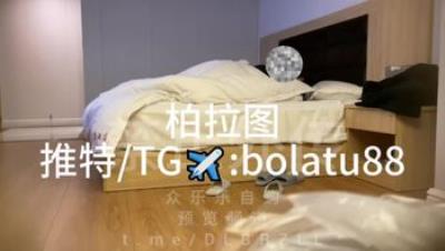 新晋约啪大神「柏拉图」破产转行卖原创约炮自拍，第二部，约啪蜜雪冰城兼职露脸女大学生，一进酒店就被按在床上一顿输出！