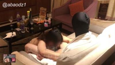 36E绿帽人妻「家有E妻」《e嫂巨乳勾引粉丝活动》近距离欣赏嫂子的巨乳被男人蹂躏、吸允，感受巨乳妈妈的温暖