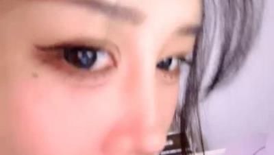 极品妞的骚穴展示，颜值高身材好，全程露脸激情大秀，跟狼友撩骚互动听指挥，揉奶玩逼看特写，淫声荡语不断