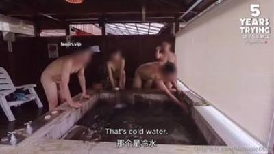 【爱玩夫妻】【尝试了5年交换】温泉里的第一次靠近，第1集