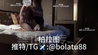 新晋约啪大神「柏拉图」破产转行卖原创约炮自拍，第21部，98年165花店老板娘，软磨硬泡，终于拿下，从拒绝到主动，害羞到狂野