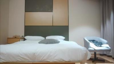 利哥探花之超绝JK黑丝装，还是白虎馒头B