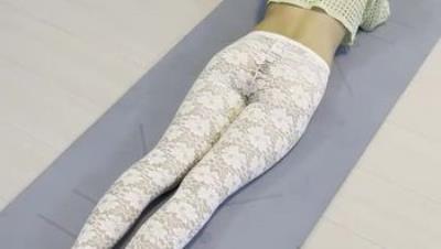 私拍精品【摄影师系列】28岁极品小少妇，家中情趣瑜伽，到小树林里脱光，超清画质佳作难得