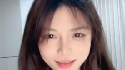 闪闪发光的小嫩逼 绝对天花板的女神 人美逼嫩【咪咪酱】脱光光大秀 (4)