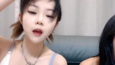 黑丝露脸好多风骚小姐妹跟大哥们玩群P，全程露脸黑丝诱惑淫声荡语听指挥，口交大鸡巴吃奶舔逼抠穴各种爆草