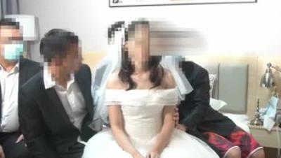 淫靡婚纱新娘『MrsRouBianping』淫荡新娘萍夫人婚纱装轮番含精内射，户外 洞房穿婚纱卖力伺候主人！