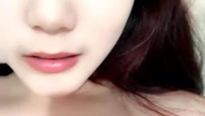 【满嘴小生命1】正宗顶级校花 美到炸 揉奶抠逼自慰呻吟 表情好骚