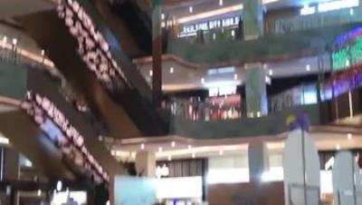 西萌工作室，清纯双马尾嫩妹，全身淫字商场各种人前露出