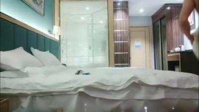 沈先生探花一对车灯好晃眼，主人更是叫的欢