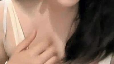 吊钟大奶黑丝露脸极品宝贝镜头前让狼友调教，淫声荡语听狼友指挥揉奶玩逼道具抽插，乳交假鸡巴奶子乱甩真骚