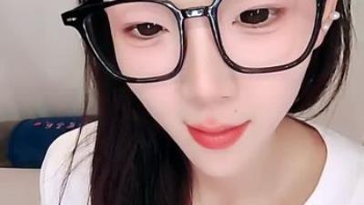 电报付费内容⭐️舞蹈系校花学妹【小涵宝宝】护士制服 丝袜诱惑 抖音风骚舞，道具自慰 1(4V)