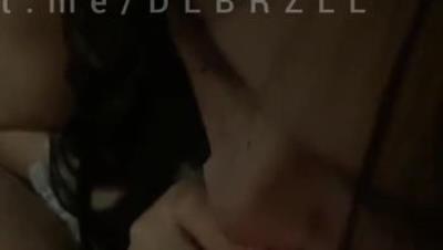 电报某付费频道移澳泡良大神「世纪金枪」约炮视频流出，杭州美院女大，女仆装，后入极品美臀，舔鸡巴的时候眼神骚死人