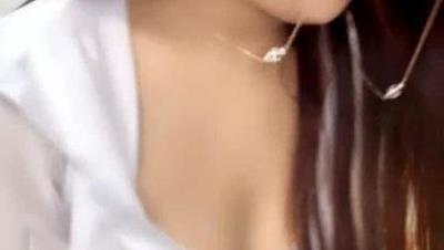 一看就很闷骚的极品少妇，黑丝OL诱惑全程露脸大秀直播，揉奶抠逼跳蛋塞逼里自慰呻吟，表情好骚精彩别错过