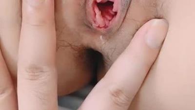 小骚妇的老黑家教，这大黑鸡巴玩乳交看着真刺激，无套插入骚逼无套爆草激情上位，强烈视觉冲击浪叫呻吟不止