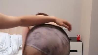 ️ 【调小狗】发育很好 肉感十足的小母狗和闺蜜一起被干 精神小妹和黄毛小伙的多人淫乱啪啪现场