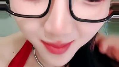 电报付费内容⭐️舞蹈系校花学妹【小涵宝宝】护士制服 丝袜诱惑 抖音风骚舞，道具自慰 2(6V)