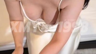 性爱大师95后绿帽情侣美腿女王「汐梦瑶」《我与阿姨的秘密》洗完澡光着身体的我被阿姨玩弄发育了的鸡巴，被迫上了性爱实践课[