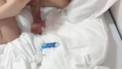 最新流出，出道即巅峰，新晋19岁贫乳高颜骨感新人【茉莉璐】下海福利，全裸沐浴道具自慰激情无套啪啪